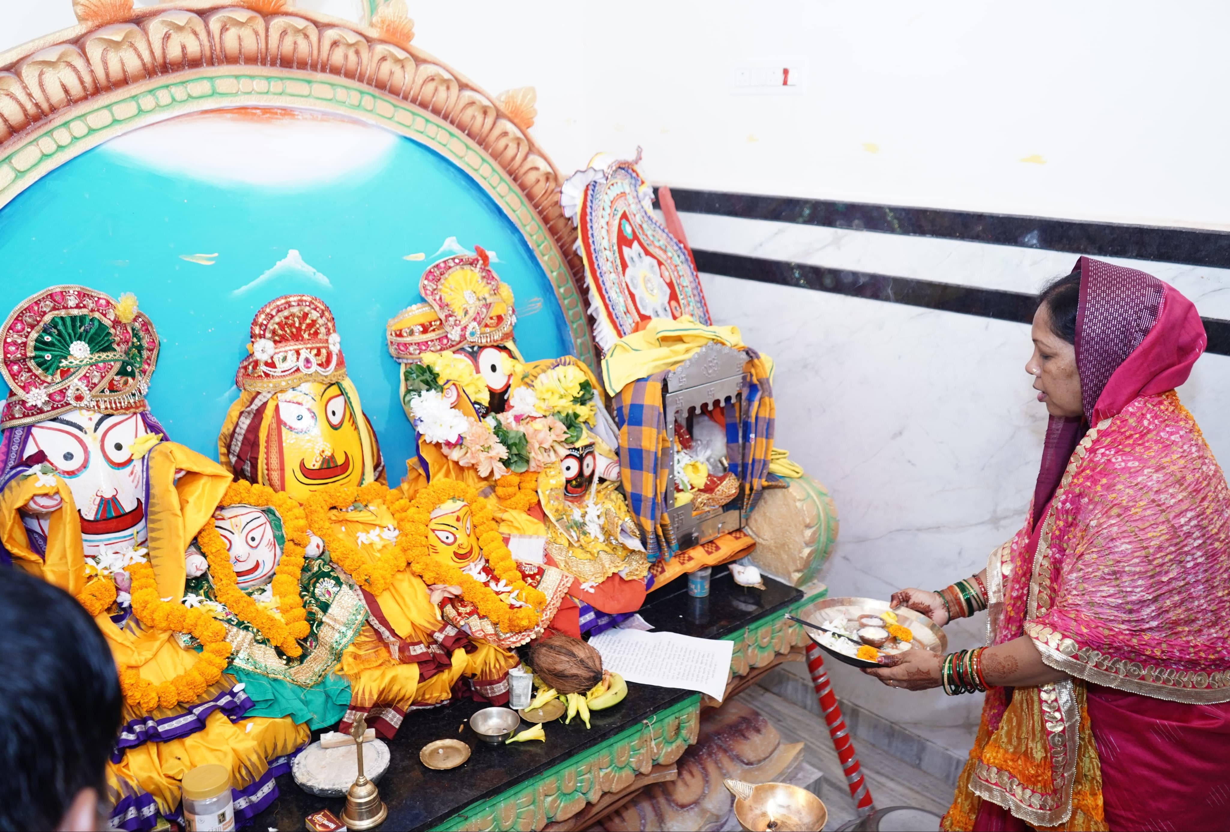 एकादशी पर्व पर श्री जगन्नाथ मंदिर दोकड़ा में दीप प्रज्वलन का हुआ आयोजन,